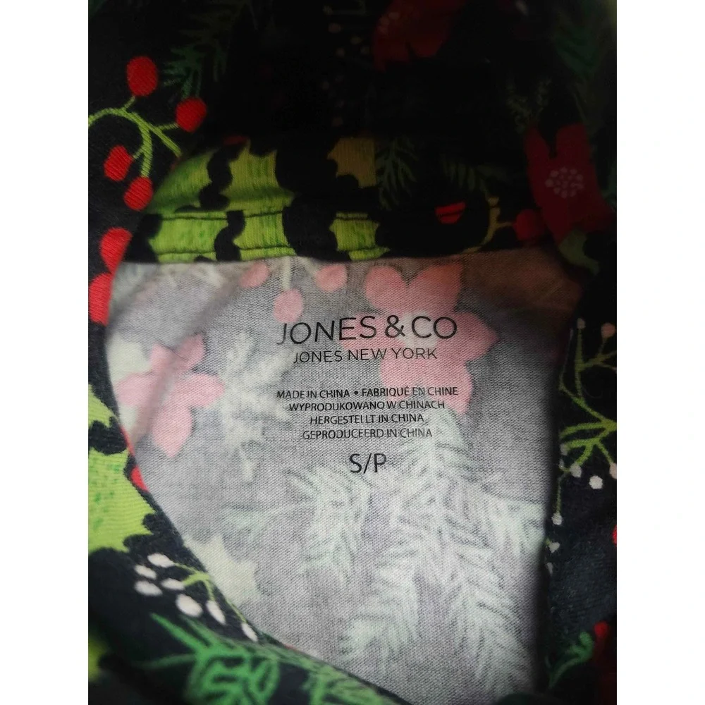 Jones & Co Jones New York Christmas Poinsettia Holly Turtleneck Top Womens S/P